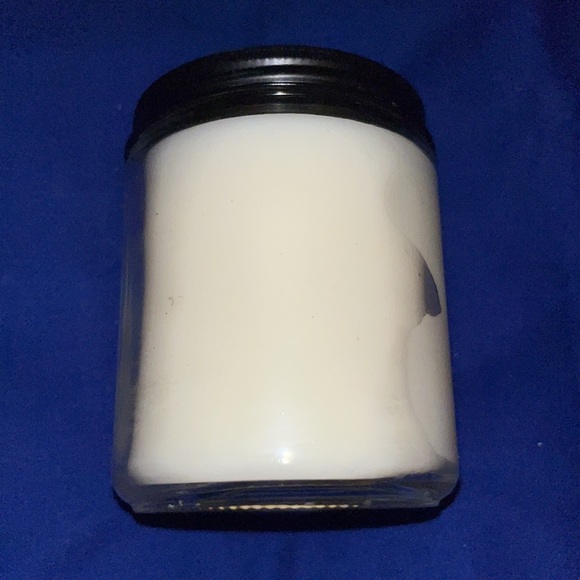 Bath and Body Works / White Barn Leaves Single Wick Candle - NWT - Picture 2 of 4